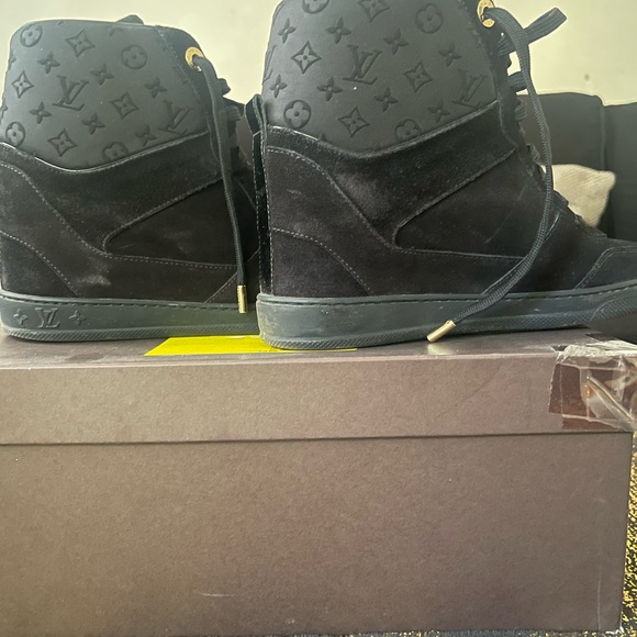Louis Vuitton Black High-Top Sneakers - Picture 4 of 6